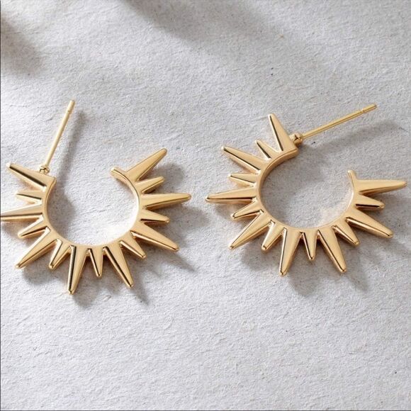 🎉Host Pick🎉 NEW Ray of Sun Gold Earrings - Picture 1 of 3